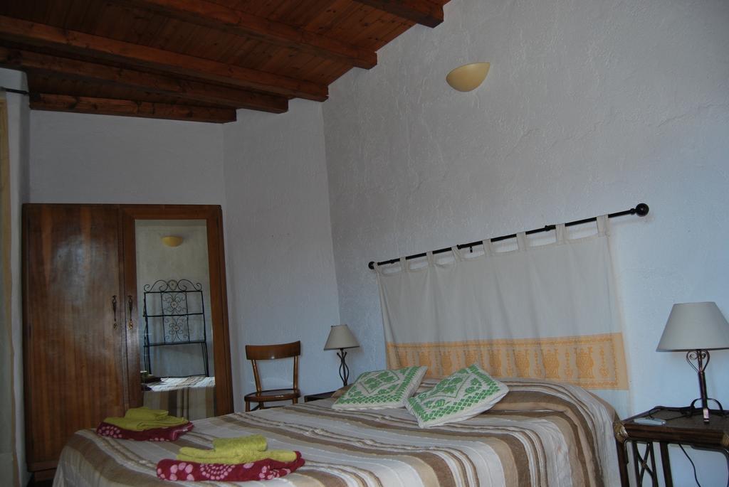 B&B Baddesalighes Bolotana Habitación foto